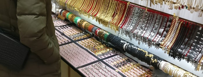 Popular Jewelry Corp. is one of Lieux sauvegardés par Kimmie.