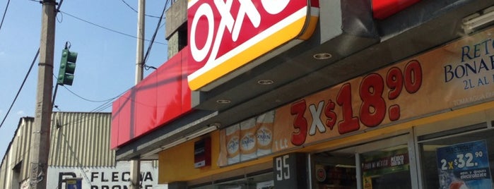 Oxxo is one of สถานที่ที่ Maria Isabel ถูกใจ.