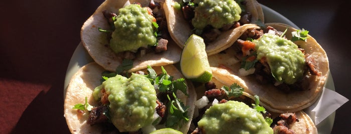 Tacos Chukis is one of Lugares favoritos de Sam.