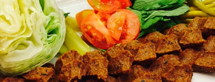 Komagene Etsiz Çiğ Köfte is one of Favorite Yemek.