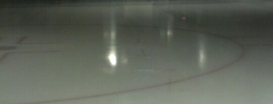 North Star Hockey Rink is one of Tempat yang Disukai Brian.