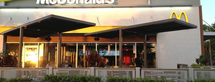 McDonald's is one of Orte, die Noura A gefallen.