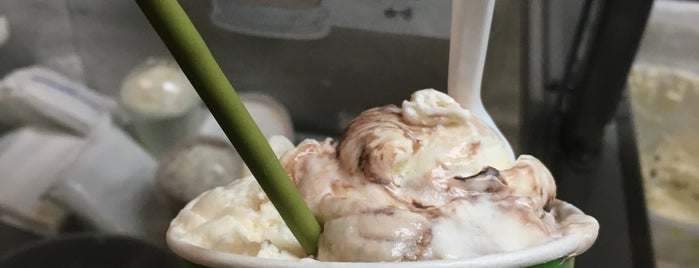 The Original Chinatown Ice Cream Factory is one of Lugares favoritos de Asli.