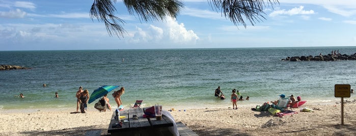 Fort Zachary Taylor State Park Beach is one of Asliさんのお気に入りスポット.