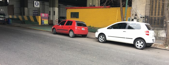 Estacionamiento Martin Fierro is one of Habituales.