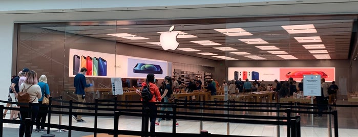 Apple University Town Center is one of Apple Stores US East.