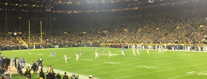 Lambeau Field is one of สถานที่ที่ Jim ถูกใจ.