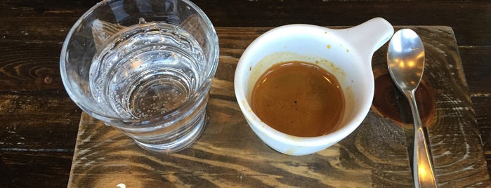Avoca Coffee Roasters is one of Lugares favoritos de Jim.