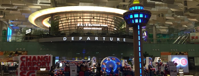 Aeroporto de Singapura Changi (SIN) is one of Locais curtidos por Jim.