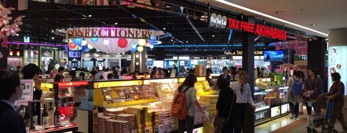 Aéroport international de Narita (NRT) is one of Lieux qui ont plu à Jim.