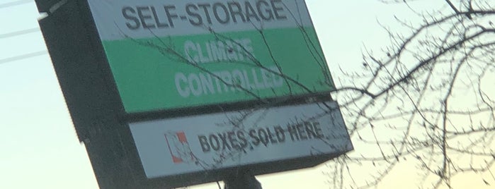 U-Haul Moving & Storage at Clairmont Rd is one of Posti che sono piaciuti a Chester.