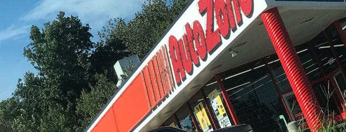 AutoZone is one of Chesterさんのお気に入りスポット.