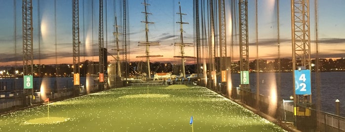 The Golf Club at Chelsea Piers is one of Lugares favoritos de Adam.