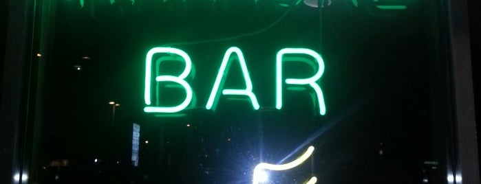The Common Interest Karaoke Bar & Grill is one of Lieux qui ont plu à Josh.