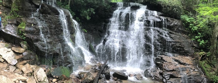 Soco Falls is one of Lugares favoritos de Quantum.