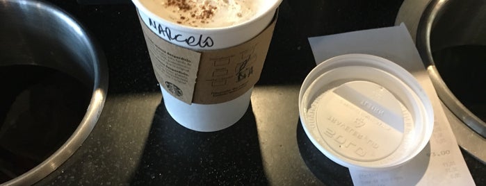 Starbucks is one of Orte, die Diego Alfonso gefallen.