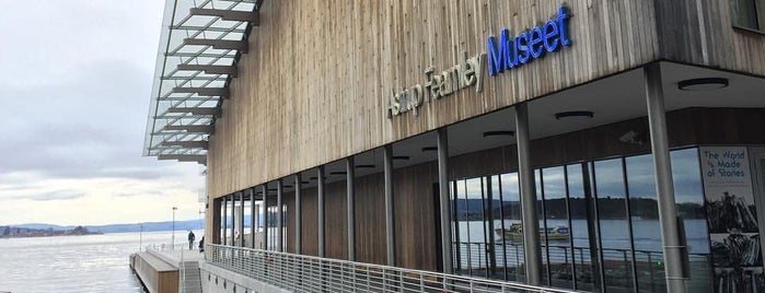 Astrup Fearnley Museet is one of สถานที่ที่ Carl ถูกใจ.