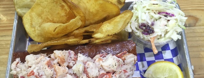 New England Lobster Market & Eatery is one of Lugares favoritos de Carl.