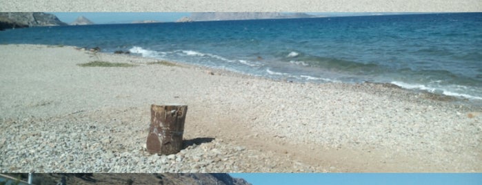 Plakes Beach is one of Ύδρα.