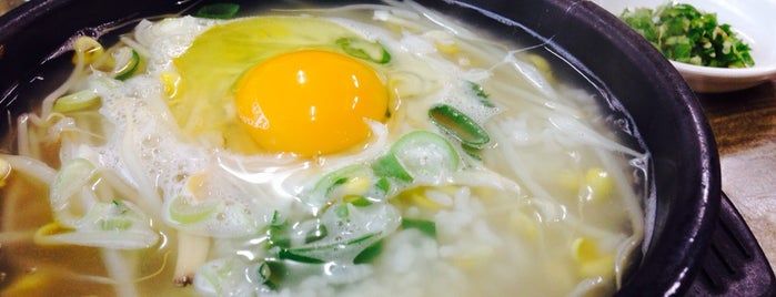 밀양 콩나물국밥 is one of 맛집기행.