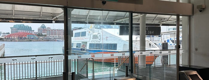 HarbourFront Cruise & Ferry Terminal is one of Tempat yang Disukai Dave.