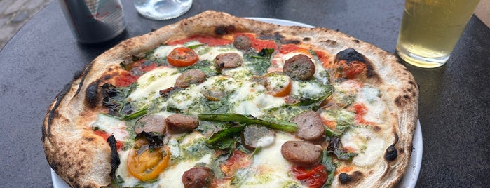 Sodo Pizza - Bethnal Green is one of Locais curtidos por Chris.