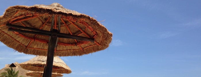 Playa / Beach is one of Tempat yang Disukai Maru.