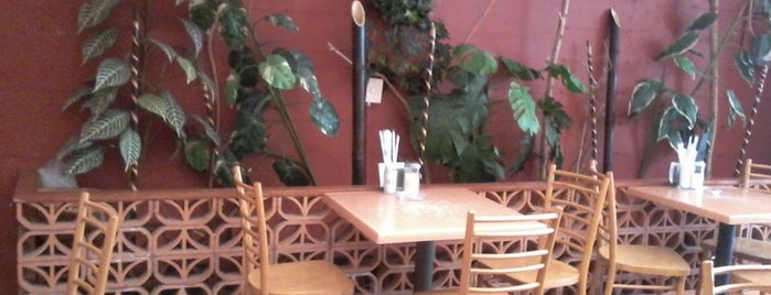 Cafe Neva is one of Locais curtidos por Oscar.
