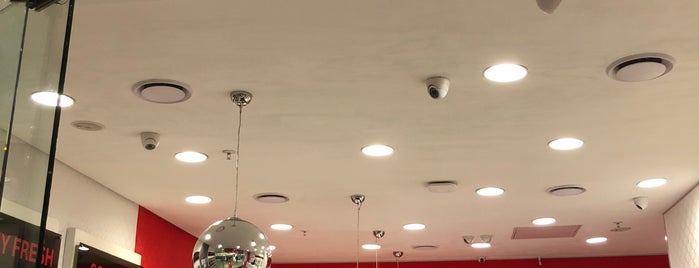 Vodacom Shop Cresta Shopping Centre is one of Fix up.