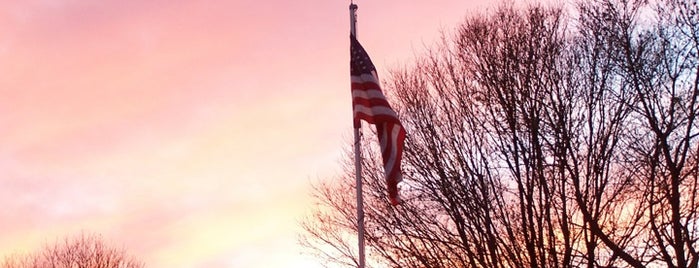 Flag Center is one of Tempat yang Disukai Louise M.