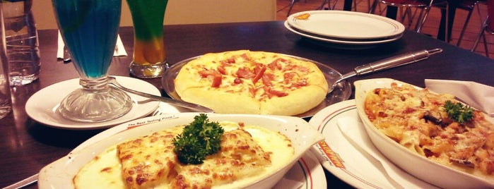 Papa Ron's Pizza is one of Lisaさんのお気に入りスポット.