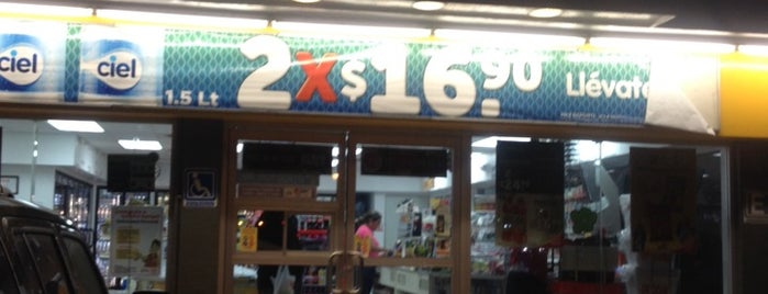 Oxxo is one of Joséさんのお気に入りスポット.