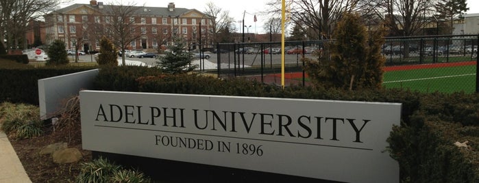 Adelphi University - Garden City Campus is one of Zacharyさんのお気に入りスポット.
