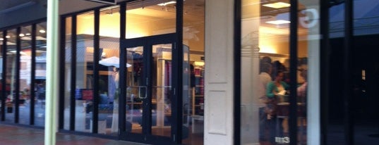 Polo Ralph Lauren Children's Factory Store is one of Lieux qui ont plu à Enrique.