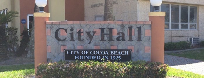 Cocoa Beach City Hall is one of Locais curtidos por Paula.