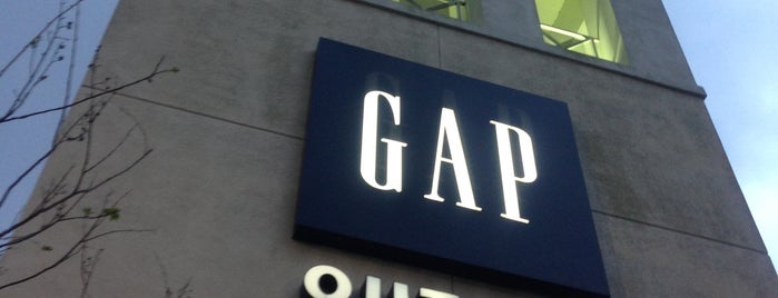Gap Factory Store is one of สถานที่ที่ Vanessa ถูกใจ.