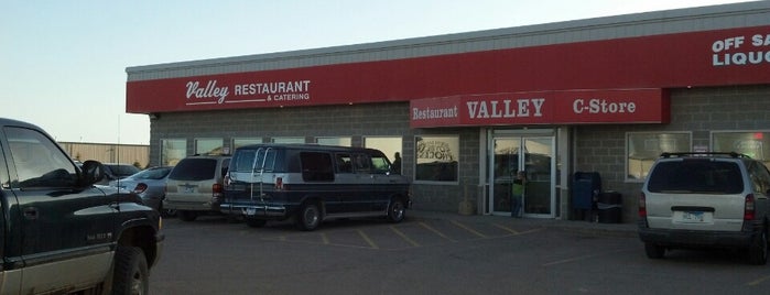 Valley Restaurant is one of Tempat yang Disukai Chelsea.