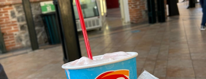 Dairy Queen is one of Fabiolaさんのお気に入りスポット.