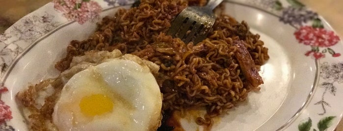 Gerai Makan Seksyen 6 Kota Damansara is one of Favorite Food.