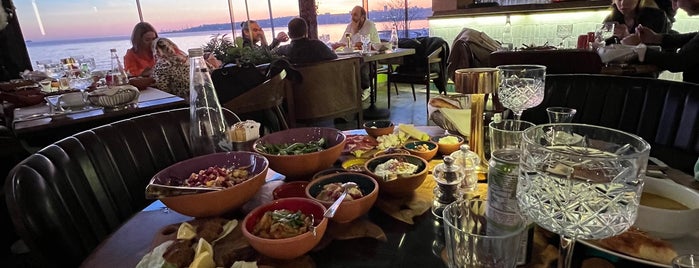 Sarı Restaurant is one of İstanbul.