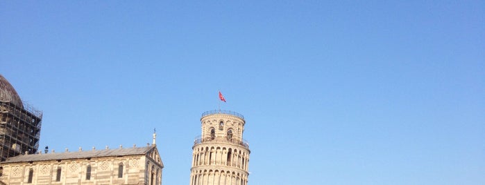 Schiefer Turm von Pisa is one of Orte, die Betül gefallen.
