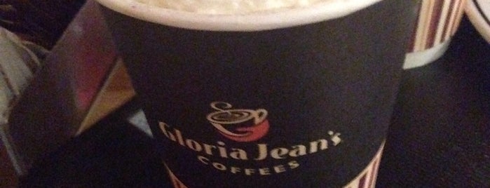 Gloria Jean's Coffees is one of Lugares favoritos de Betül.