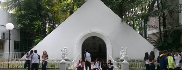 Colégio Santa Maria is one of Tempat yang Disukai Larissa.