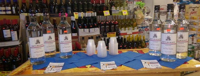 Warren County Liquors is one of Chris : понравившиеся места.