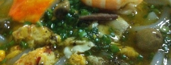 Bánh canh cua 87 is one of Danさんの保存済みスポット.