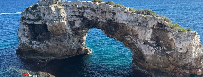 Es Pontàs is one of Anirudh'un Beğendiği Mekanlar.