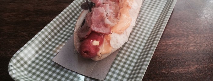 Chez Nini (ex HOCHOS) - Hot Dogs Gourmet & Deli is one of Exequiel 님이 저장한 장소.
