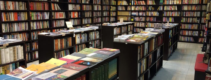 Farhang Bookstore | کتاب‌فروشی فرهنگ is one of Posti che sono piaciuti a Rozhin.