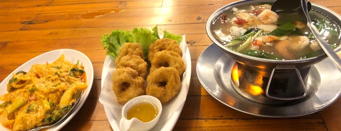 Chomview Seafood is one of ประจวบคีรีขันธ์, หัวหิน, ชะอำ, เพชรบุรี.