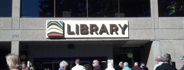 Old Town Library is one of สถานที่ที่ Matthew ถูกใจ.